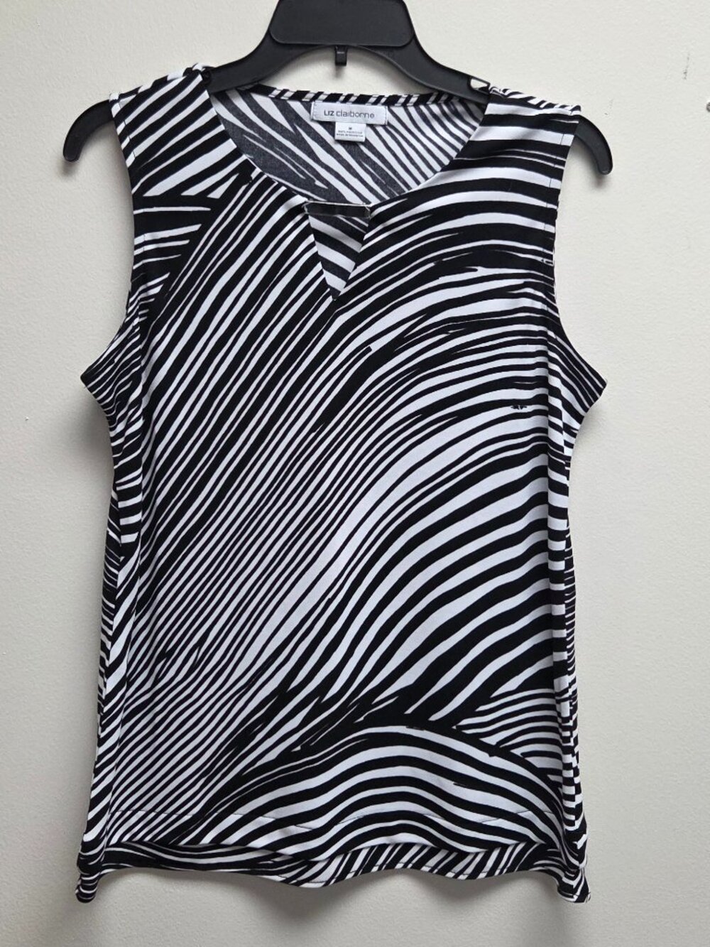Liz Claiborne Sleeveless Top – Size Medium